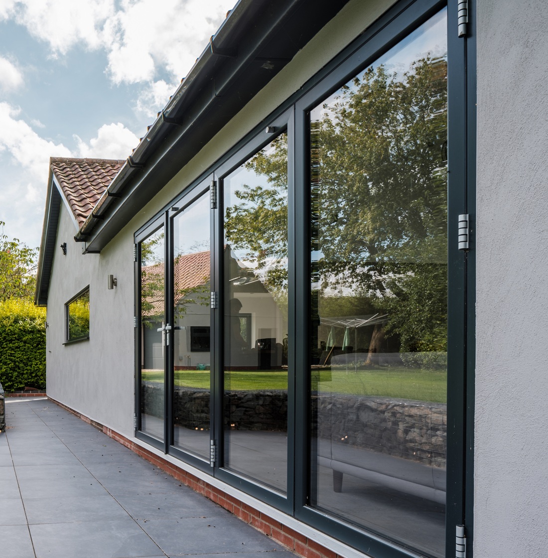 Luxury,Home,With,Bifold,Doors,Leading,To,Contemporary,Landscaped,Gardens