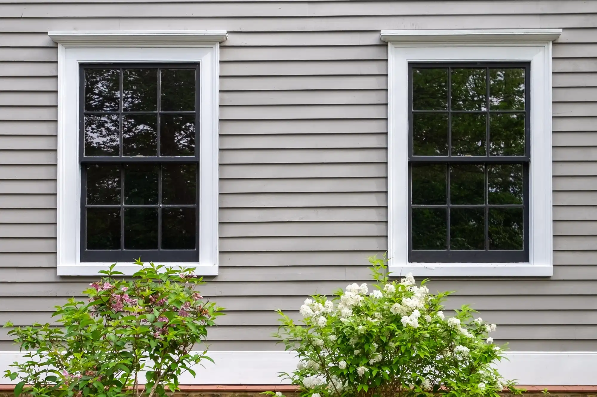 Double Hung vs. Single Hung Windows: What’s the Difference?